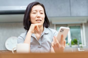 さまざまな悩みを解決できる「最新の老眼治療」とは 老眼になってもあきらめなかった人たち[メガネやコンタクトレンズを使う生活、煩わしくないですか？]多焦点眼内レンズ 入門 サムネイル画像